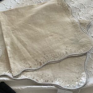 NWT KIM SEYBERT SEQUIN SPRAY NAPKINS BEIGE LINEN AND SEQUINS SET OF 2